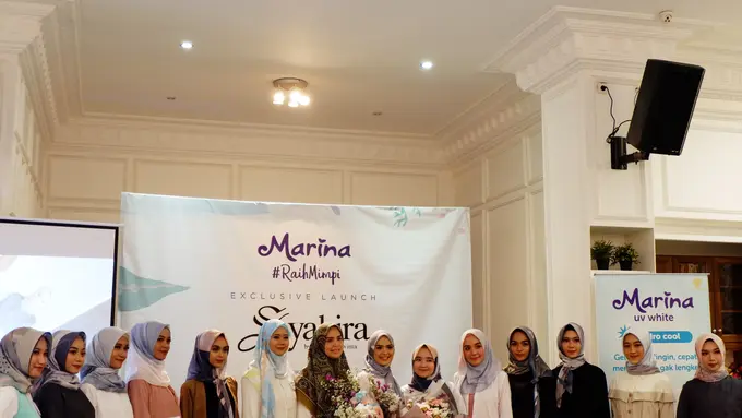 Dapat dukungan dari Lozy Hijab dan disponsori penuh Marina, Vebby mengadakan acara peluncuran clothing line “Syahira” brand hijab miliknya.