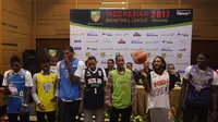 Kehadiran para pemain asing di ajang IBL 2017 diharapkan bisa memberikan dampak positif ke pemain Indonesia, khususnya Timnas Indonesia. (Bola.com/Andhika Putra)