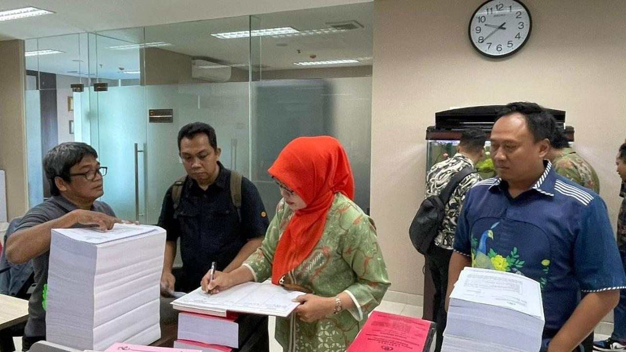 Penetapan status tersangka Firli telah sesuai dengan peraturan Makamah Agung nomor 4 tahun 2016 pasal 2 ayat 2 di mana telah mendapatkan dua bukti permulaan.<br>