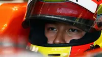 Pebalap F1 dari tim Manor Racing, Rio Haryanto, merilis video singkat inspiratif yang ditujukan untuk Indonesia dan Sahabat Rio. (Bola.com/Twitter/ManorRacing)
