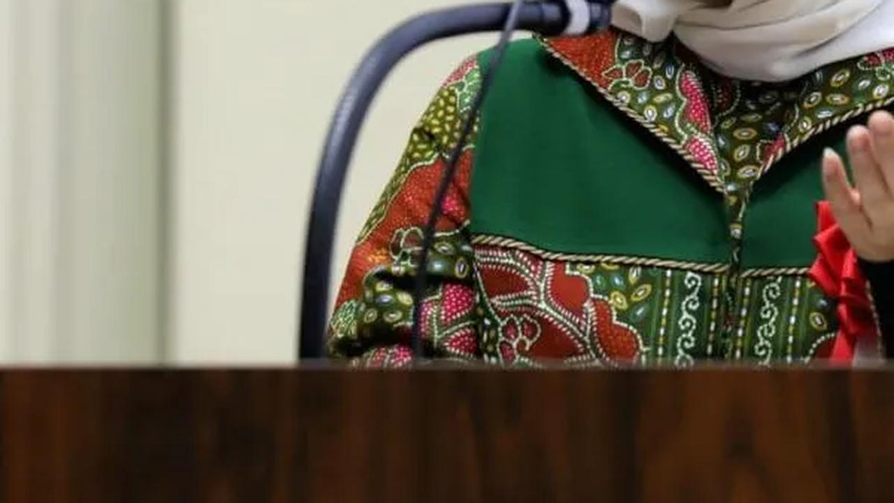 "Data yang dipakai acuan dari BPS. Nanti akan kami sampaikan kepada gubernur," kata Menaker Ida di Kompleks DPR RI, Jakarta, Selasa (14/11).