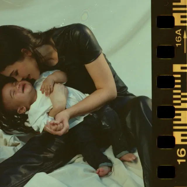 Kylie Jenner Go Public Pamer Wajah dan Nama Anak