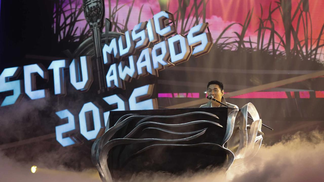 FOTO: Rizky Febian dan Adrian Khalif Raih Tiga Piala SCTV Music Awards 2026