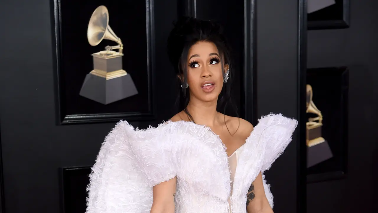 [Bintang] Cardi B