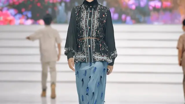 Potret Aurel Hermansyah Melenggang di Catwalk, Tampil Anggun (credit: instagram/aurelie.hermansyah)