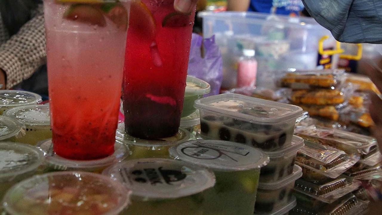FOTO: Berdesakan Berburu Takjil Di Pasar Benhil