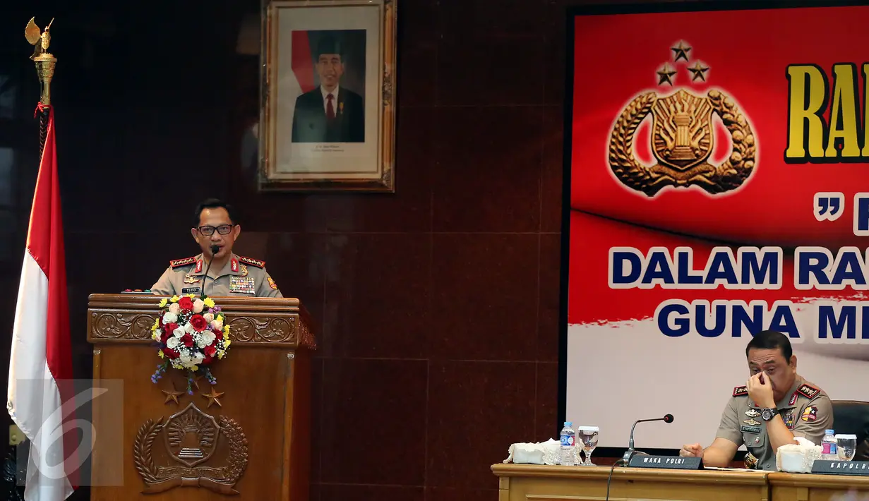 Kapolri Jenderal Tito Karnavian memberikan sambutan dalam acara Rapat Kerja Teknis (Rakernis) di Rupatama Mabes Polri, Jakarta, Rabu (15/3). Dalam acara itu hadir Kepala Bidang Humas dari 33 Polda seluruh Indonesia. (Liputan6.com/Johan Tallo)