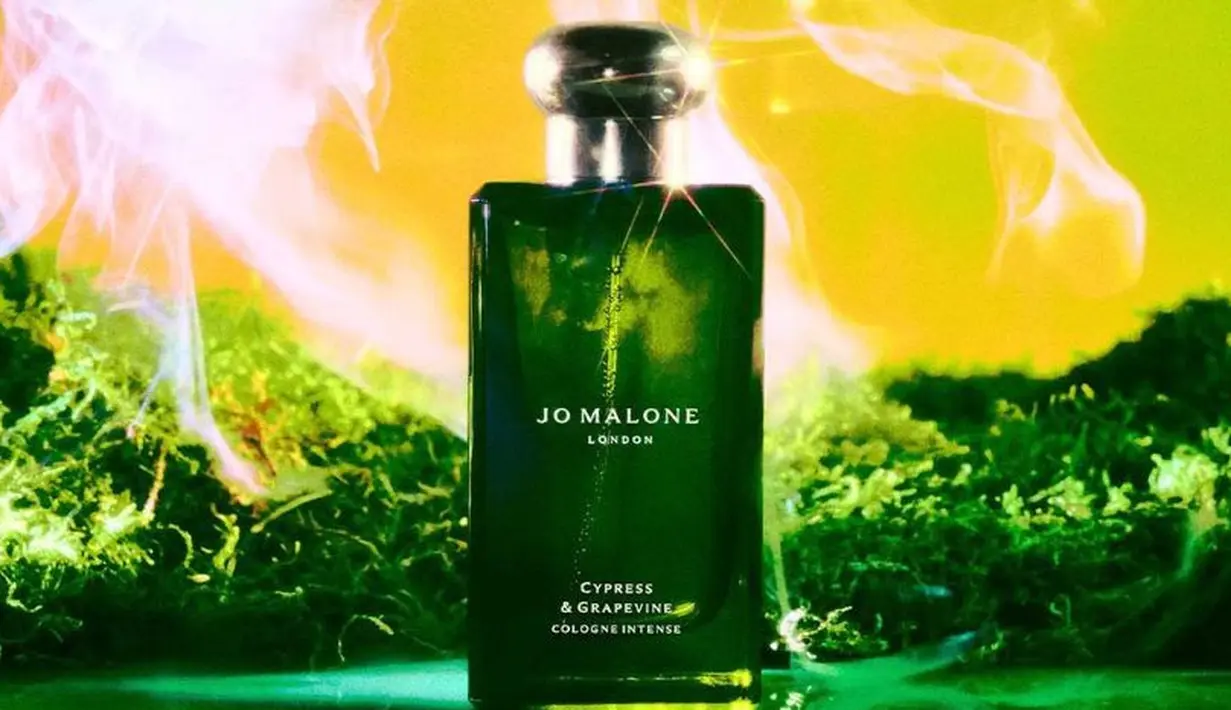 <p>Dalam rangkaian Cologne Intense, Jo Malone menawarkan hembusan kehangatan, kedalaman, dan volume. Namun tetap ditutup dengan secercah kejelasan, ketegasan dan naturalisasi yang menapak khas Jo Malone. / Foto: dok Jo Malone.</p>
