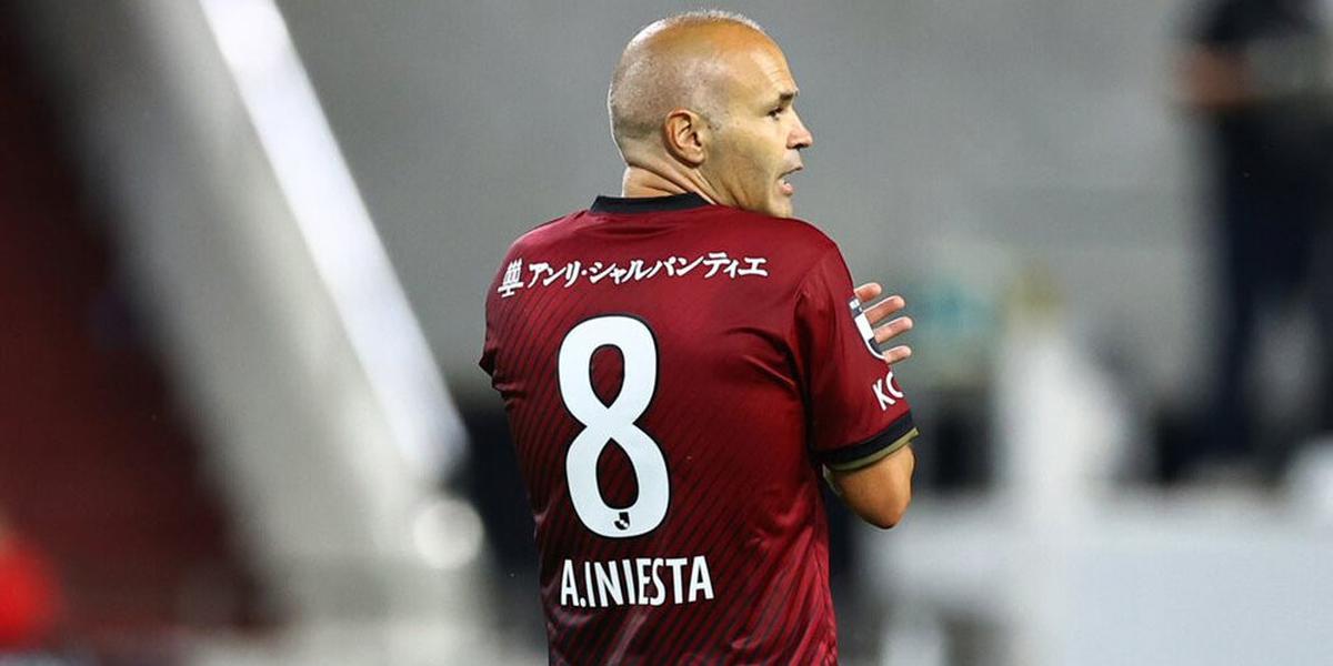 Legenda Barcelona Andres Iniesta Umumkan Pensiun