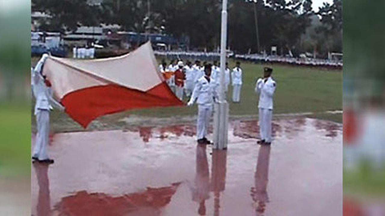 Dihadiri mantan presiden, acara supermentor salah pasang bendera