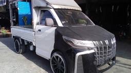 Pick up Suzuki Mega Carry yang wajahnya disulap menjadi Toyota Alphard. (Source: Facebook/Motor Thailand)
