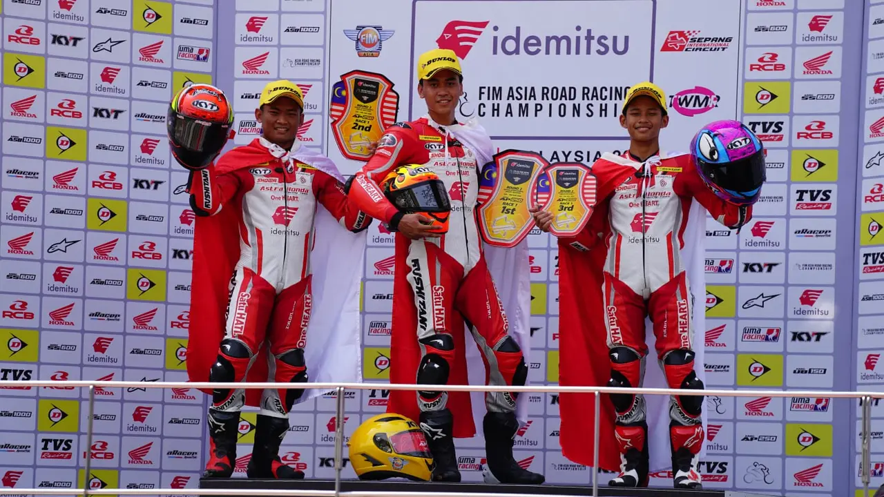 Trio Pembalap AHRT di Podium AP250 Ajang ARRC Sepang 2023
