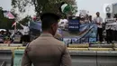 Massa mulai membubarkan diri pukul 11.45 WIB. Arus lalu lintas yang sempat tersendat di kawasan itu terlihat kembali lancar. (merdeka.com/Imam Buhori)