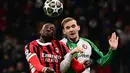 Membutuhkan dua gol tanpa balas untuk memastikan langkah ke babak 16 besar, AC Milan justru tersingkir setelah hanya mampu bermain imbang saat menjamu Feyenoord. (Marco BERTORELLO/AFP)