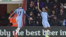 Raheem Sterling dan Kevin De Bruyne merayakan gol ke gawang melawan AFC Bournemouth pada lanjutan Premier League di Vitality Stadium; Bournemouth; (13/2/2017). Manchester City menang 2-0. (Andrew Matthews/PA via AP)