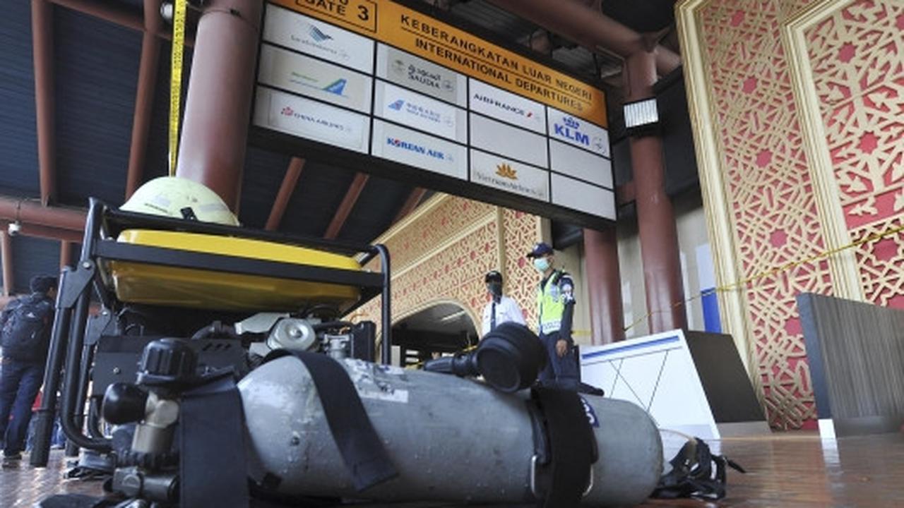 Suasana Terminal 2E Bandara Soekarno-Hatta pascakebakaran