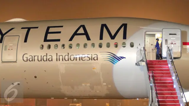 20151029-Melihat Kondisi Bodi dan Interior Pesawat Boeing 777-300ER Milik Garuda-Tangerang