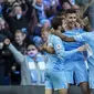 Selebrasi yang dilakukan Rodri (tengah) setelah mencetak gol kedua Manchester City ke gawang Everton dalam laga pekan ke-12 Premier League di Etihad Stadium, Minggu (21/11/2021). (AP Photo/Jon Super)