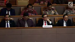 Menkumham Yasonna Laoly hadir di Rapat Paripurna di Jakarta, Jumat (25/5). DPR menyetujui RUU atas UU 15/2003 tentang Penetapan Perppu 1/2002 tentang Pemberantasan Terorisme. (Liputan6.com/JohanTallo)