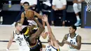 Pemain Denver Nuggets, Jerami Grant, berusaha mencetak poin saat melawan Utah Jazz pada ronde pertama playoff NBA musim 2020 di The Field House, Florida, Selasa (18/8/2020). Denver Nuggets menang 135-125 atas Utah Jazz. (AFP/Ashley Landis/Pool/Getty Images)