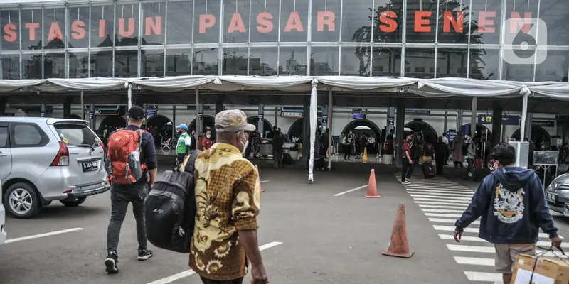 Suasana Stasiun Senen Jelang Libur Nataru