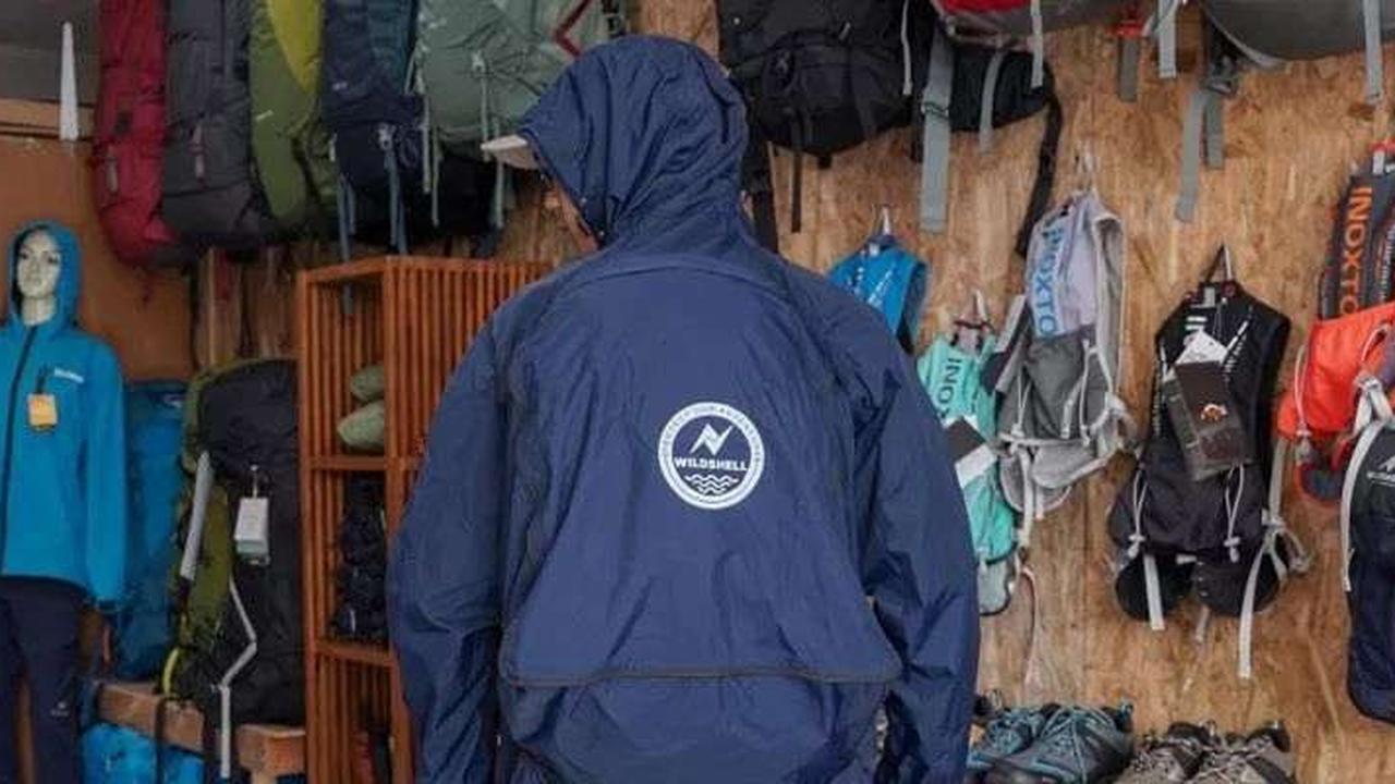 Jas Hujan Sering Bau & Berjamur? ini Tips Jitu Mengatasinya