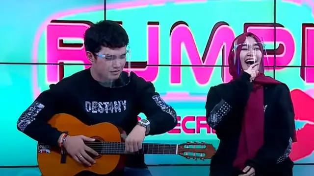 Feni Rose bertanya soal Aldi Taher ke istrinya, Salsabilih (YouTube/TransTVOfficial)