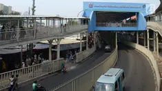 Pemandangan Jembatan Penyeberangan Multiguna Tanah Abang di kawasan Jati Baru, Jakarta, Selasa (20/8/2019). Mahkamah Agung (MA) mengabulkan sebagian gugatan anggota DPRD DKI terpilih periode 2019-2024 William Aditya Sarana tentang penutupan jalan sebagai tempat berdagang. (merdeka.com/Imam Buhori)