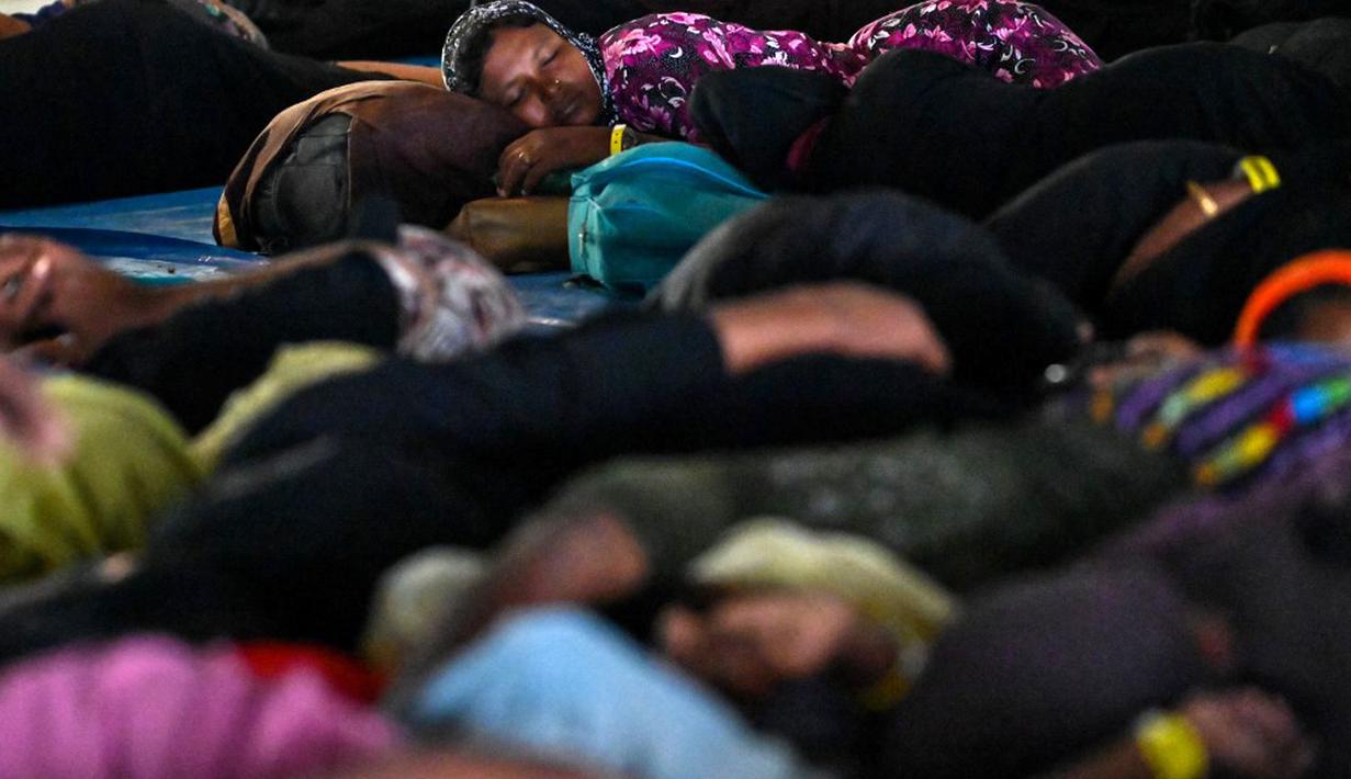 Warga Aceh menolak kedatangan para pengungsi Rohingya dan meminta pemerintah untuk segera bertindak. (CHAIDEER MAHYUDDIN/AFP)