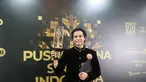 Omara Esteghlal berfoto bersama Piala Citra FFI pada malam penganugerahan di Taman Ismail Marzuki (TIM) Jakarta pada Kamis (20/11/2025) malam. Omara Esteghlal menyabet penghargaan bergengsi ini berkat akting memukaunya dalam film Pengepungan di Bukit Duri. (Kapanlagi.com/Budy Santoso)
