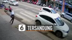 Terekam kamera CCTV seorang perempuan tersandung dan jatuh di zebra cross tengah jalan.