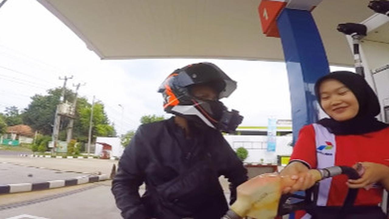 Saat Isi Bensin Tak Sengaja Jumpa Mantan Pacar