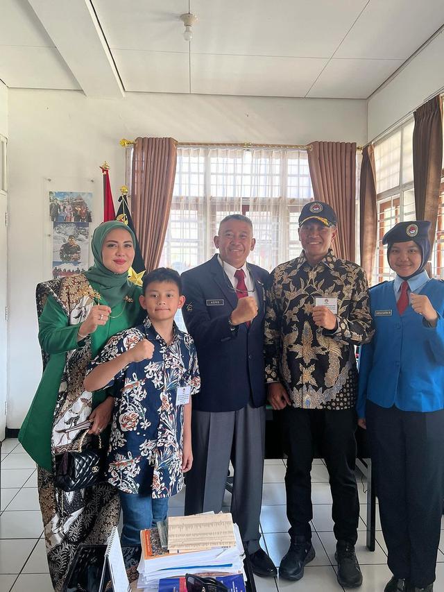 Juliana Moechtar dan Keluarga