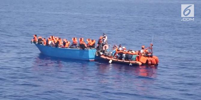 VIDEO: Penyelamatan 140 Imigran di Laut Mediterania