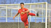 Pemain lokal Arema, Wiga Brilian. (Bola.com/Iwan Setiawan)