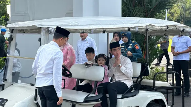 Wakil Presiden Gibran Rakabuming Raka turut menghadiri acara open house Prabowo bersama istrinya Selvy Ananda serta kedua anaknya yakni Jan Ethes Srinarendra dan La Lembah Manah.