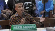  Pengacara Afrian Bondjol yang sehari-hari bekerja di kantor bantuan hukum milik OC Kaligis mengakui pernah mengatur skenario untuk mengelabui penyidik Komisi Pemberatasan Korupsi (KPK) terkait kasus dugaan suap hakim Pengadilan Tata Usaha Negara (PTUN) M