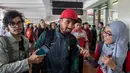 Gelandang Timnas Indonesia, Stefano Lilipaly, menjawab pertanyaan wartawan saat tiba di Bandara Soekarno-Hatta, Banten, Sabtu (26/11/2016). Pada babak semifinal Piala AFF 2016, Indonesia akan meghadapi Vietnam. (Bola.com/Vitalis Yogi Trisna) 