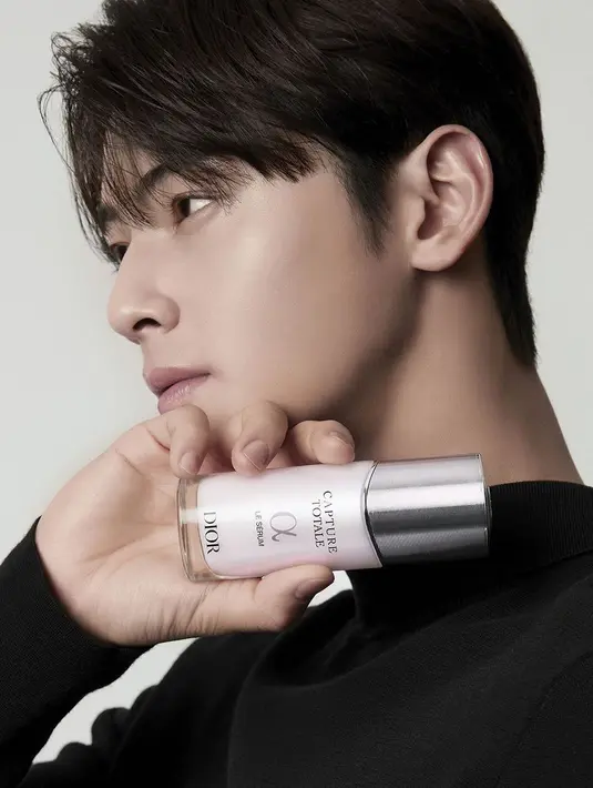 Berkat ke-flawless-an wajahnya, Dior Beauty memilihnya sebagai global brand ambassador [instagram/diorbeauty]
