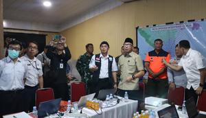 Gubernur Rahmad Mirzani meninjau Posko Operasi Modifikasi Cuaca (OMC) di Bandara Raden Inten II, Lampung Selatan. (Dok. Istimewa).