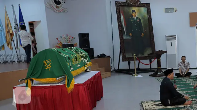 [Bintang] Suasana Duka Ayah Anjasmara