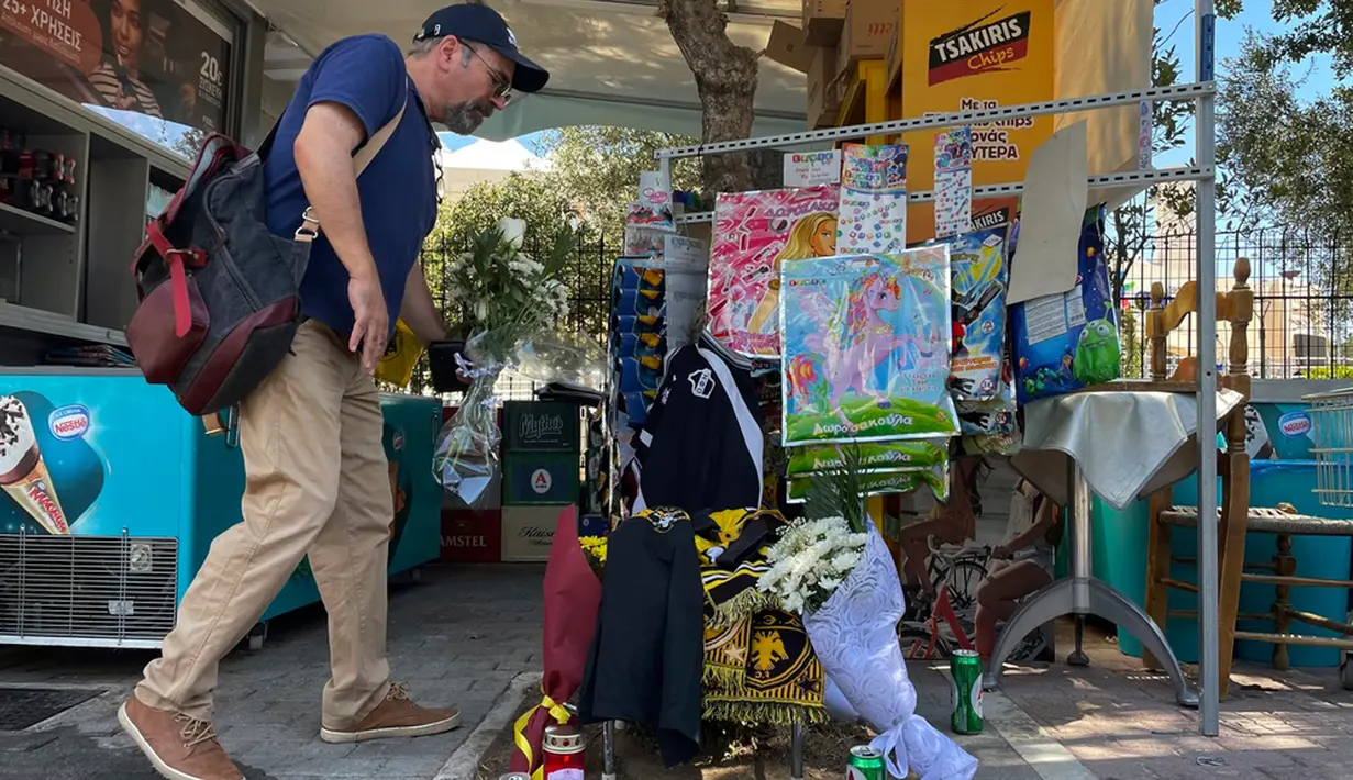 Dinamo Zagreb menambahkan dalam pernyataan resmi: "GNK Dinamo mengutuk keras kerusuhan yang terjadi tadi malam di Athena, di mana, menurut laporan polisi Yunani dan media Yunani dan Kroasia, perusuh dari Kroasia terlibat dalam insiden dengan penggemar klub sepak bola Yunani AEK." (AP Photo/Thanassis Stavrakis)