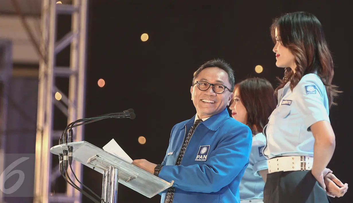 Ketua Umum PAN Zulkifli Hasan ketika memberikan pidato pada Rapat Kerja Nasional (Rakernas) dan Silaturahmi Nasional (Silatnas) PAN 2016 di Jakarta, Minggu (29/5). Sejumlah petinggi Parpol dan Menteri hadir dalam acara itu. (Liputan6.com/Faizal Fanani)