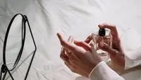 12 Rekomendasi Aroma Parfum Paling Wangi Menurut Ahli, Wanginya Elegan dan Tahan Lama