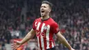 Shane Long (Southampton) - Shane Long telah memecahkan rekor sebagai pencetak gol tercepat dalam sejarah Premier League. Striker 33 tahun ini berhasil menjebol gawang Watford hanya dalam waktu 7,69 detik pada April 2019. (AFP/Adrian Dennis)