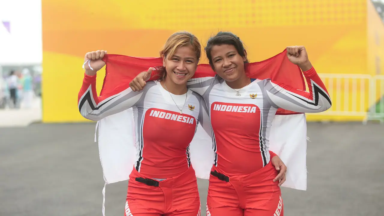 Foto: Aksi Sifa dan Jasmine Pastikan Indonesia Rebut Emas ke-4 dan Perunggu ke-11 dari Balap Sepeda BMX Putri Asian Games 2022