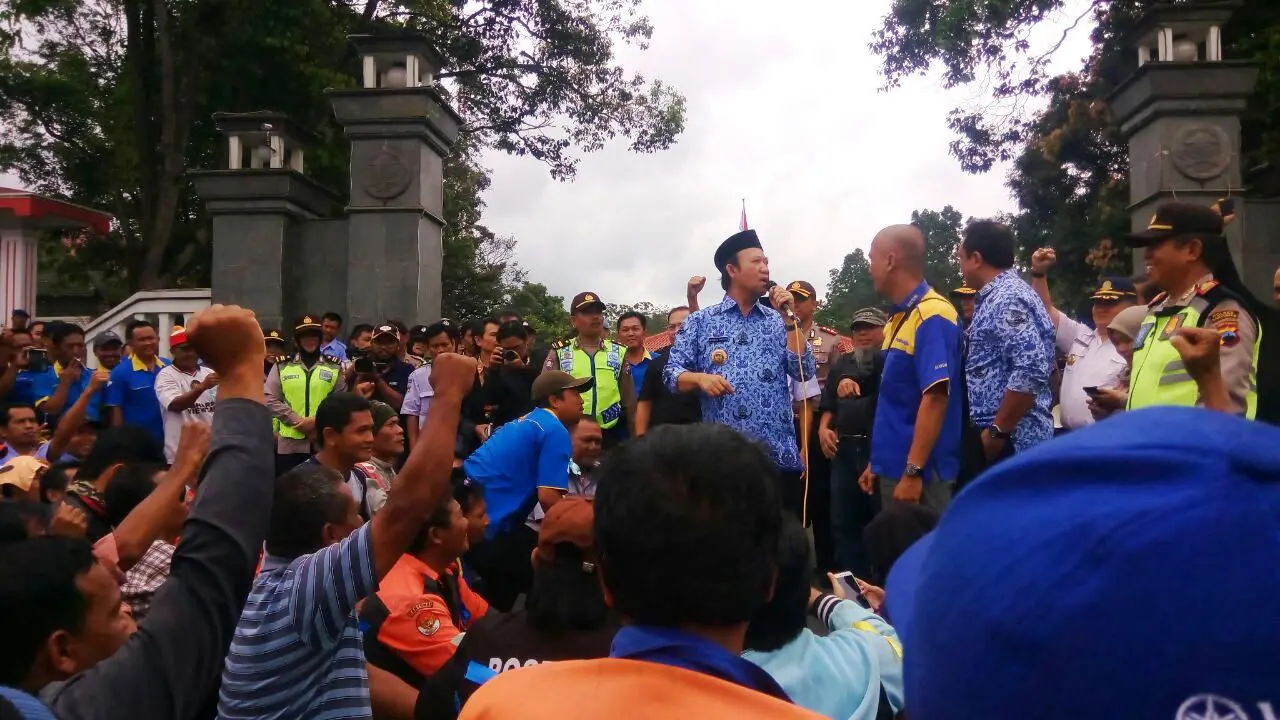 Demonstrasi pengemudi transportasi konvensional