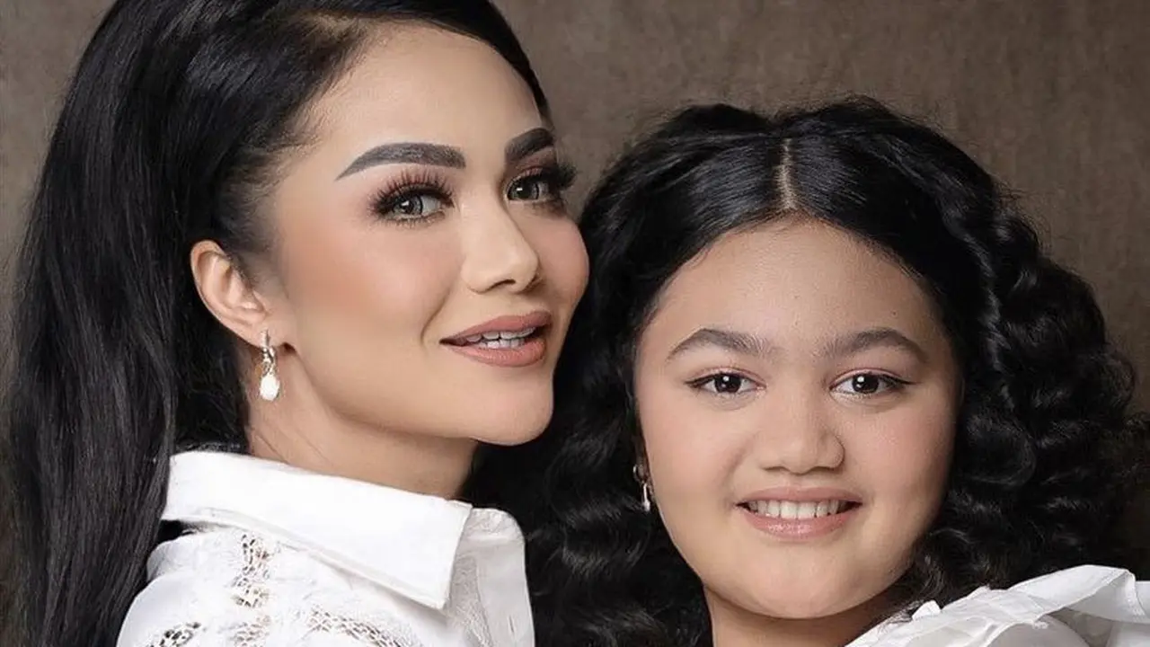 Potret Krisdayanti dan Amora Tampil Serasi bak Sahabat