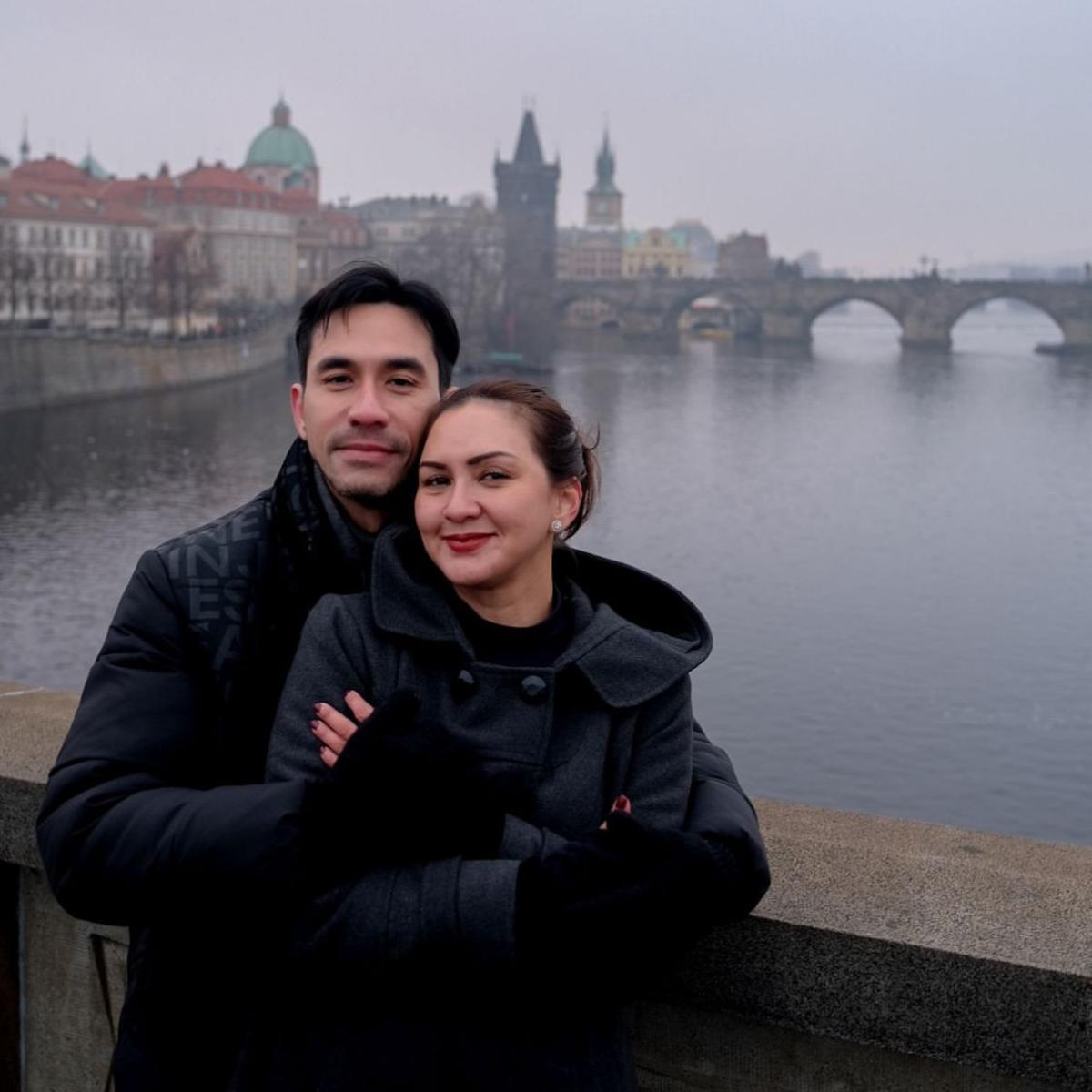 Cinta yang Bertahan 18 Tahun, Potret Manis Donna Agnesia dan Darius Sinathrya