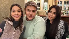 Sejak beberapa waktu lalu,Ivan Gunawan bersama Maharani Kemala tampak berlibur ke Jerman. Dalam unggahan foto yang dibagikan, tampak Bunda Corla, Ivan Gunawan, dan Maharani Kemala menghabiskan waktu bersama-sama keliling Jerman. (Liputan6.com/IG/@corla_2)